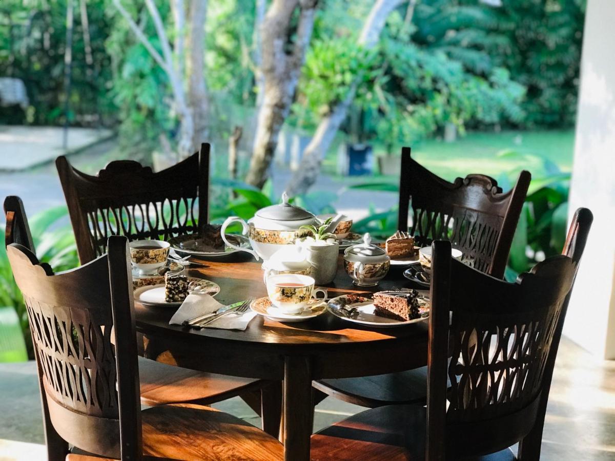 Ceylon Kingsmen Garden Hotel - Katunayake Negombo Exterior foto
