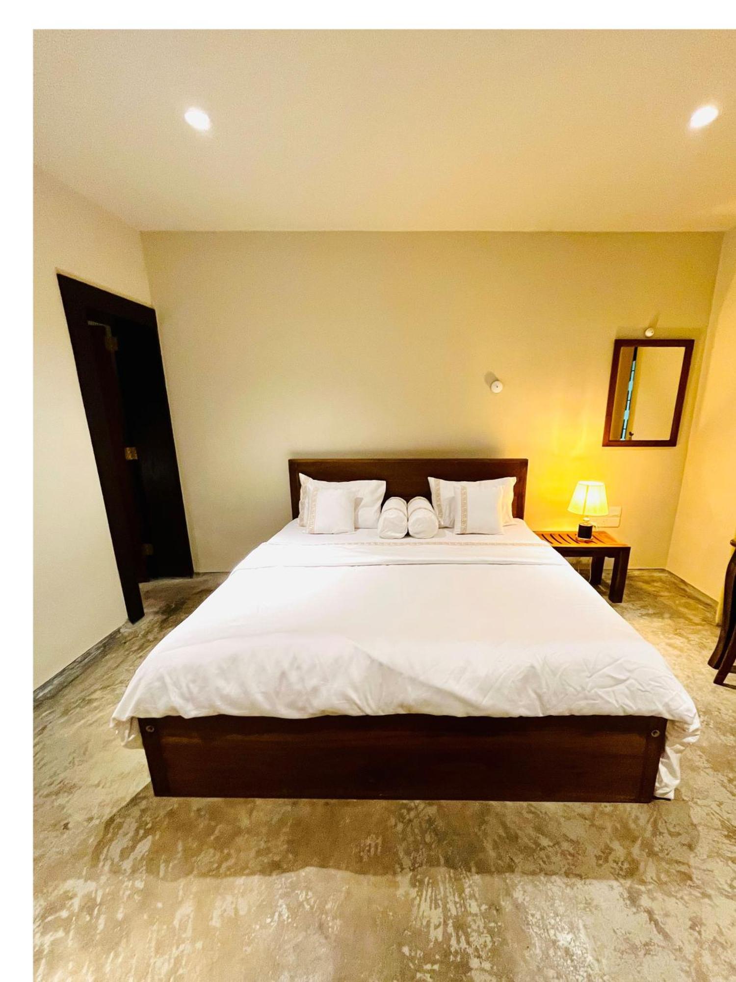 Ceylon Kingsmen Garden Hotel - Katunayake Negombo Exterior foto