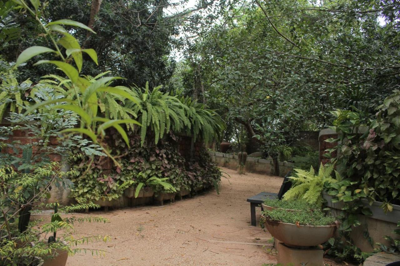 Ceylon Kingsmen Garden Hotel - Katunayake Negombo Exterior foto